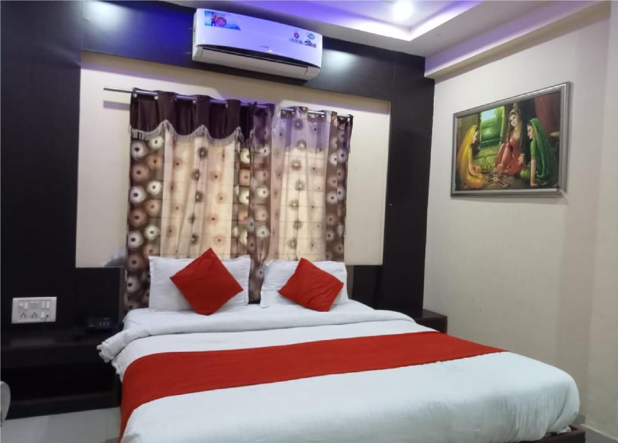 Hotel Krishna Palace Ahmadábád Kültér fotó