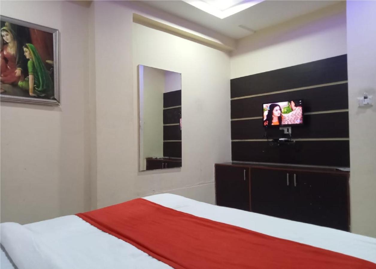 Hotel Krishna Palace Ahmadábád Kültér fotó