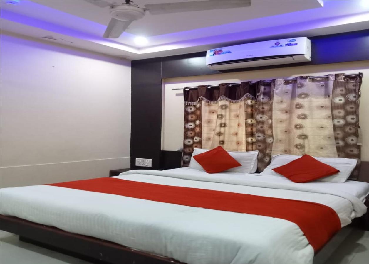 Hotel Krishna Palace Ahmadábád Kültér fotó