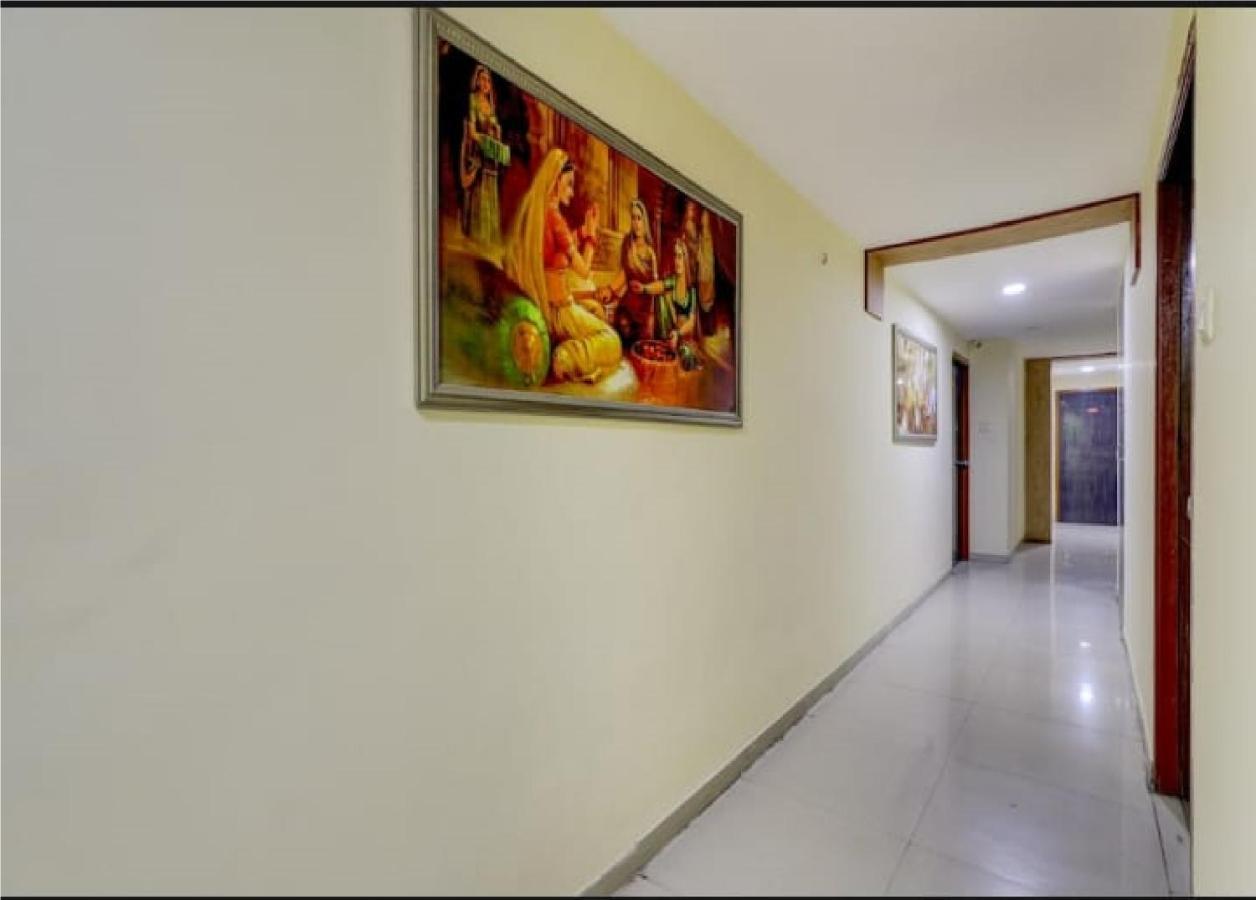 Hotel Krishna Palace Ahmadábád Kültér fotó