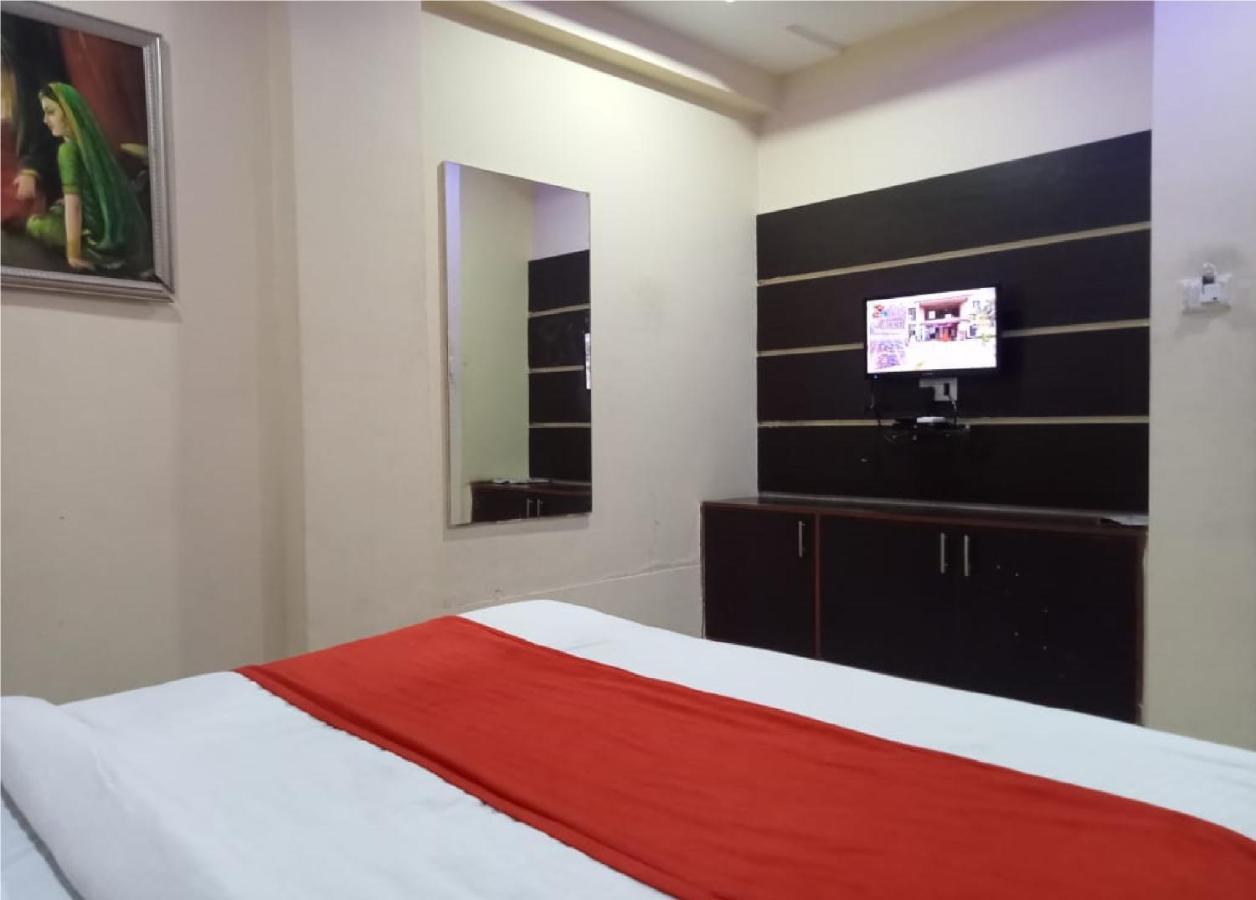 Hotel Krishna Palace Ahmadábád Kültér fotó