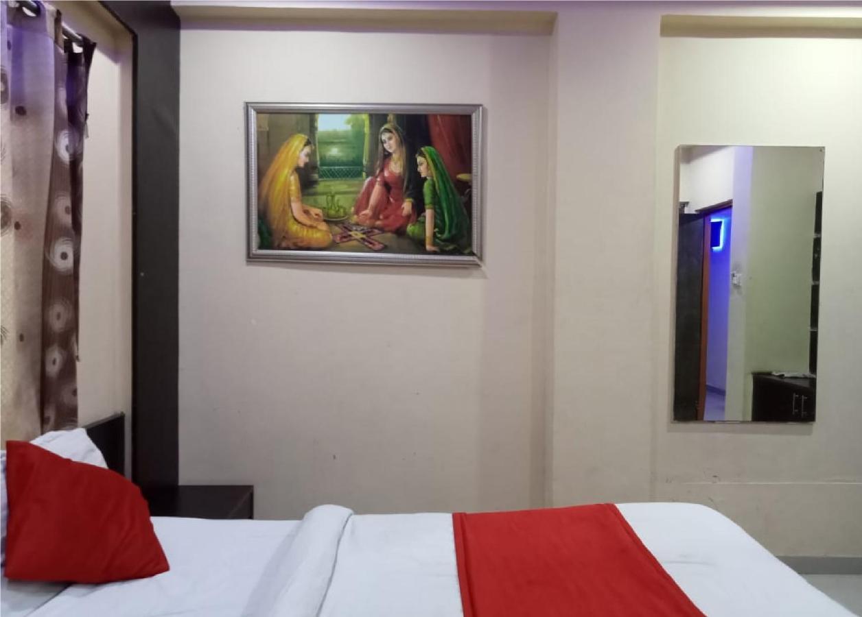 Hotel Krishna Palace Ahmadábád Kültér fotó